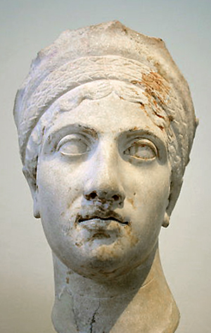 Marmorporträt, wahrscheinlich der Plotina, Archäolog. Museum Athen 