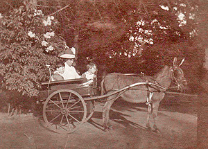 Jeanne, Egon, Alexis bei Baron Stratenus in Nieuw Rande, Holland