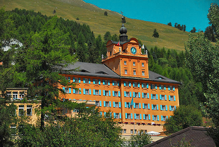 Zuoz, Lyceum alpinum im Sommer