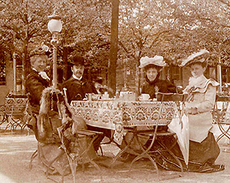 Conrad und Jeanne mit Freunden, 1902